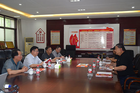 臨汾市市場監(jiān)督管理局局長、非公企業(yè)黨委書記張東紅<br>在科海集團(tuán)調(diào)研非公黨建工作